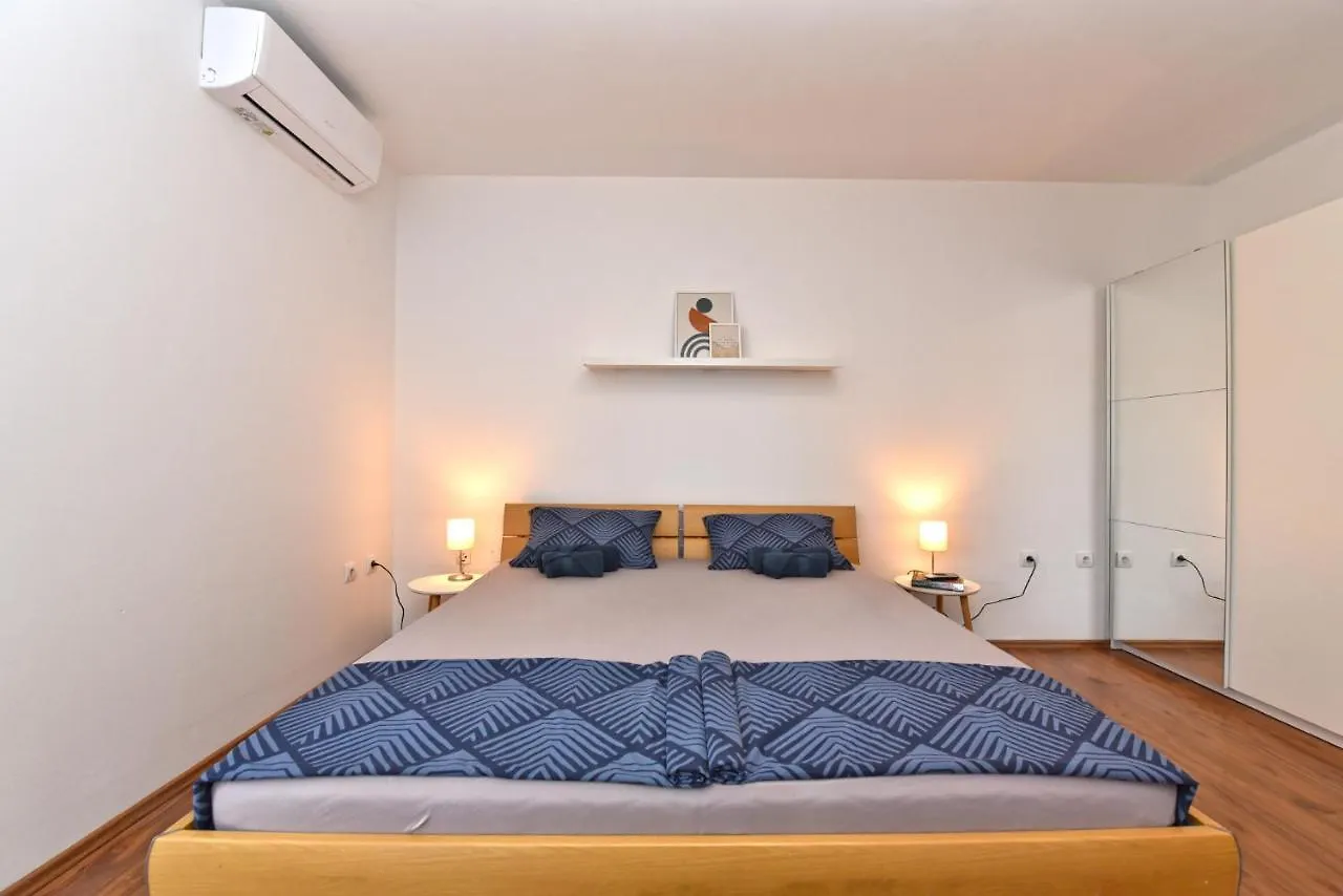 Apartment Apartmensts Arsen 928 Pula