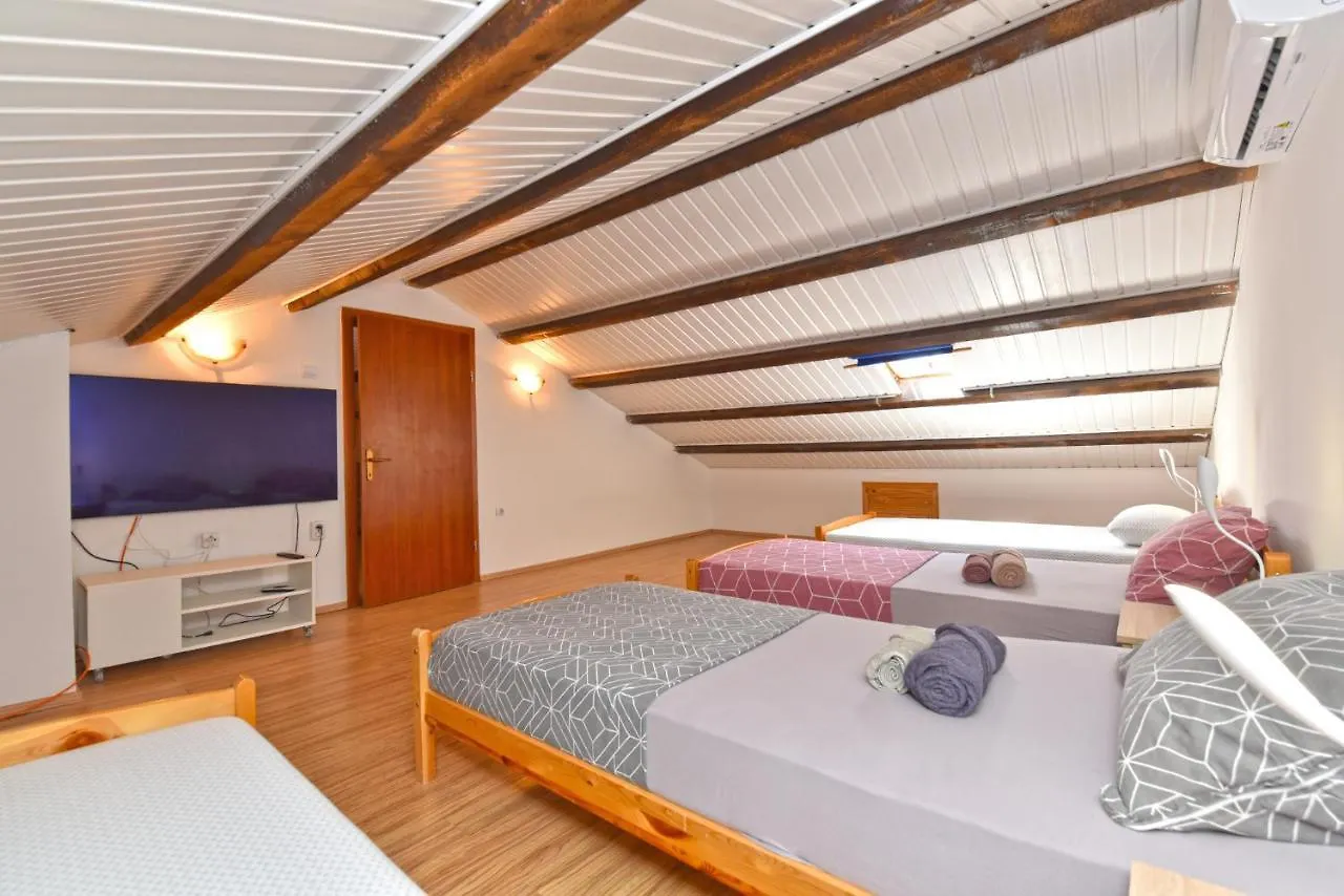 Apartment Apartmensts Arsen 928 Pula